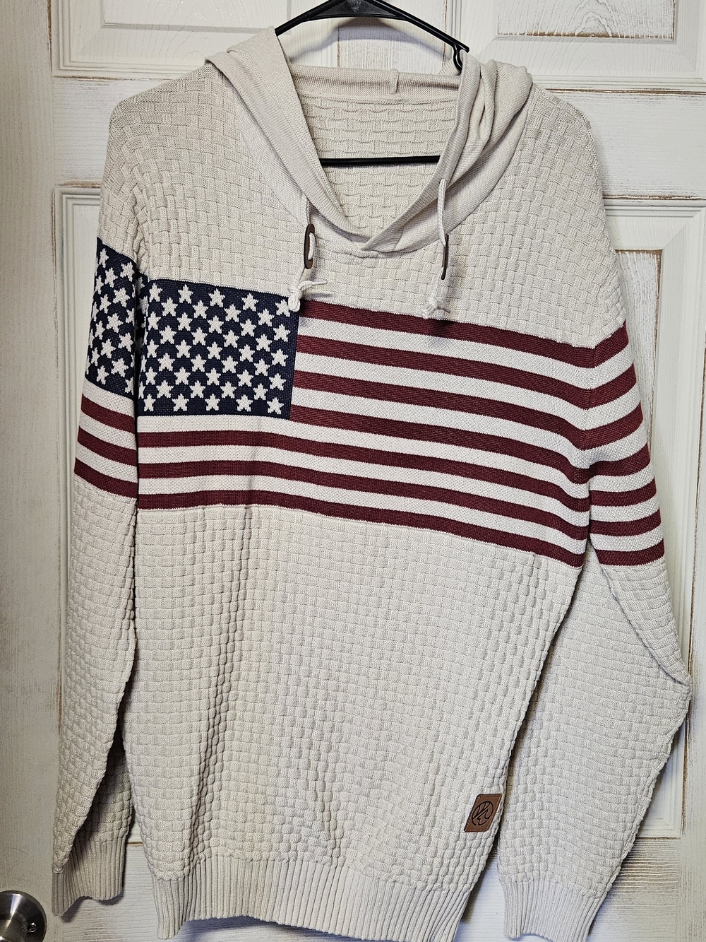 Manfinity Cream Crewneck Hoodie Sweater with Navy & Maroon American Flag